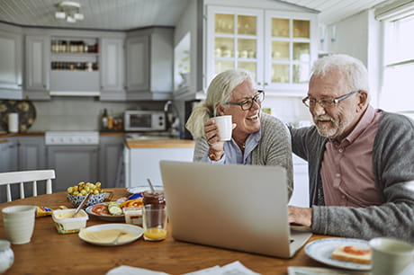 A couple learning about Geisinger Gold on their laptop