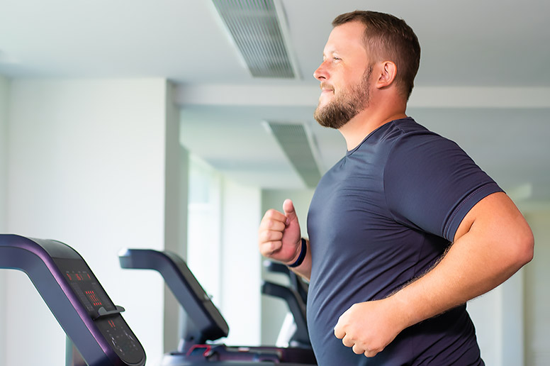 man exercising on treadmill to lower diabetes risk