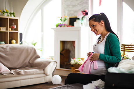 expecting mother packing for delivery date