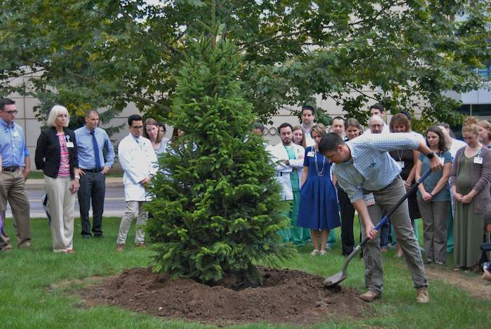 Geisinger Graduate Medical Education Committee observes 2018 National Physician Suicide Awareness Day with ceremony, tree planting 