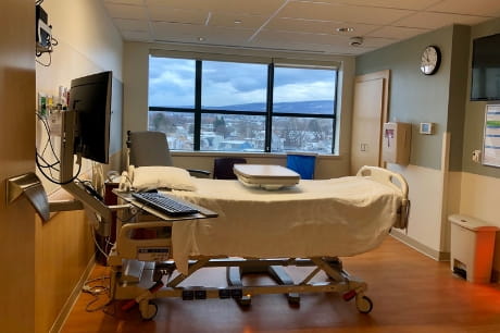 A sixth floor patient room at Geisinger South Wilkes-Barre