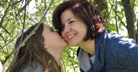 Natalie Fultz kissed by daughter