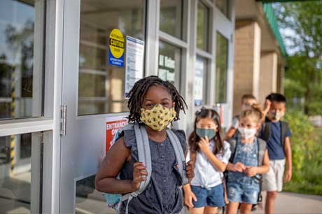 Elementary school children wearing masks during the covid pandemic