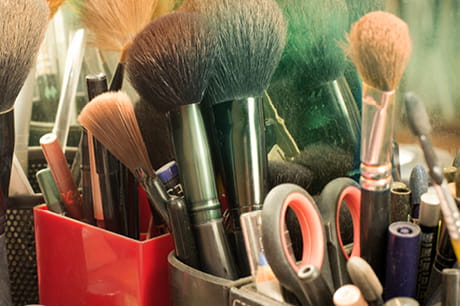 Cleaning makeup brushes