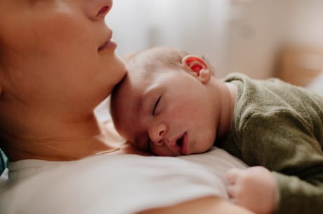 Mother and baby co-sleeping