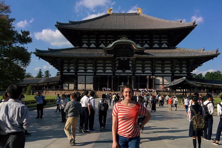 marci schwartz in front of temple