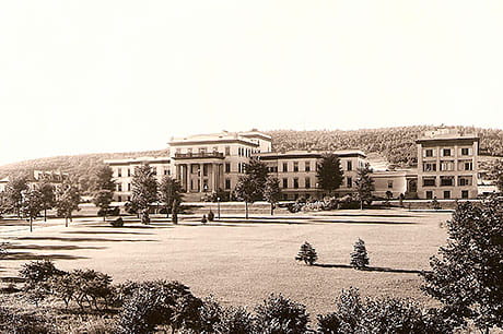 A photo frrom 1915 depicts the George F. Geisinger Memorial Hospital.