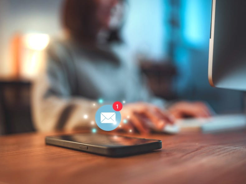 smart phone receiving email message