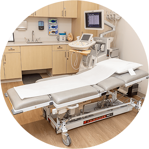 A hospital bed and equipment in a emergency room.